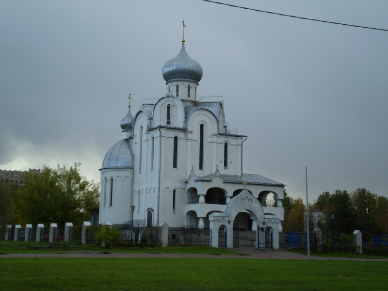 Храм рождества пискаревский. Храм Рождества Христова на Пискаревском проспекте. Благовещенская Церковь на Пискаревском проспекте. Храм на Пискаревском проспекте в СПБ. Храмовый комплекс на Пискаревском проспекте.